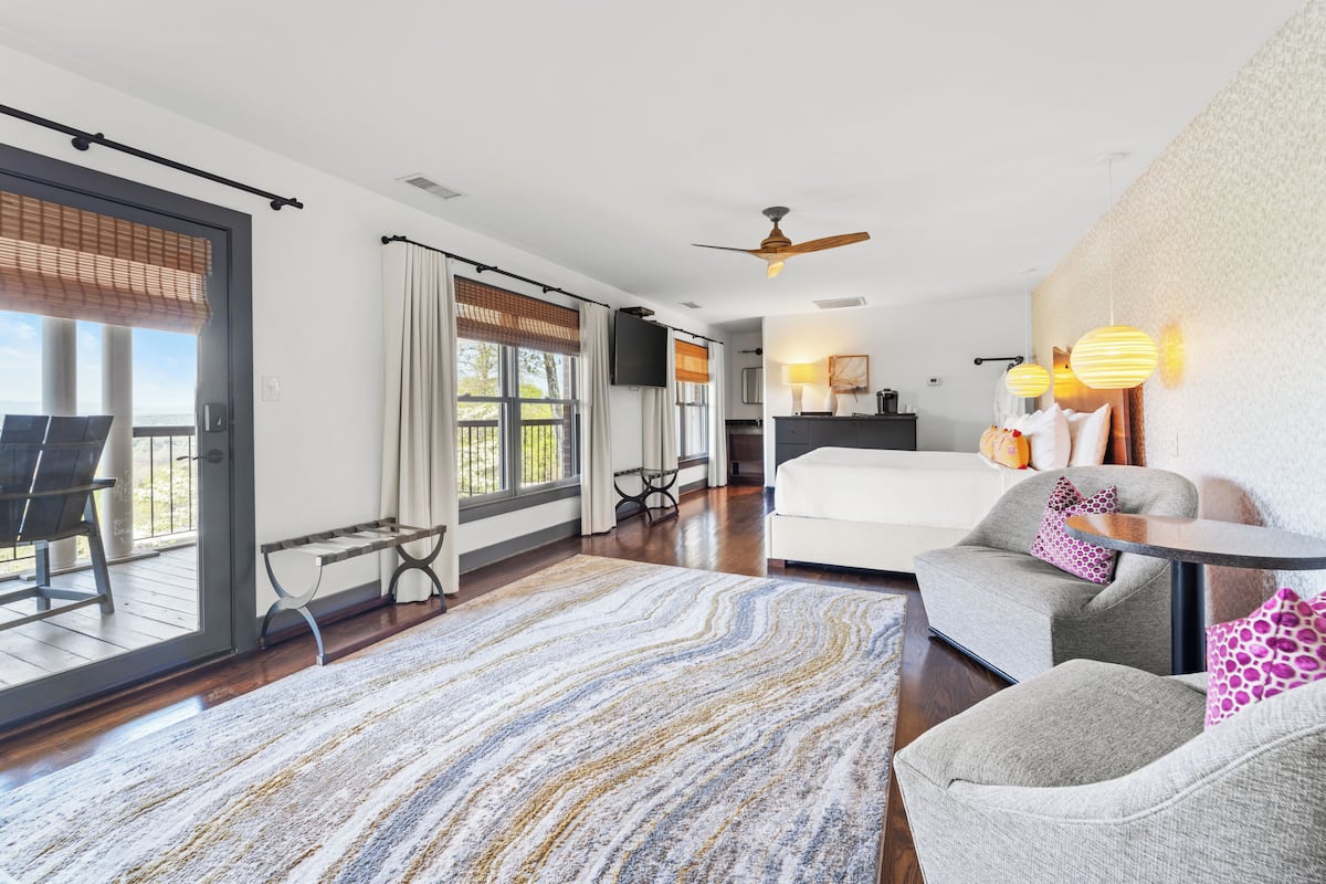 Luxury Room, Mountain View | 1 bedroom, blackout curtains, soundproofing, free WiFi