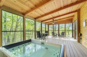 Family Cottage | 1 bedroom, blackout drapes, soundproofing, free WiFi