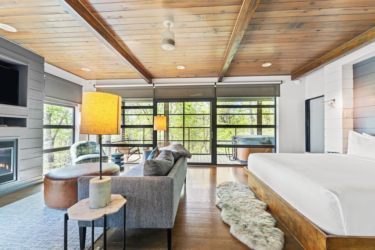Deluxe Cabin | 1 bedroom, blackout curtains, soundproofing, free WiFi