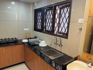 Private kitchen - URBAN VIBES SERVICE STAY  2 (Mangaluru)