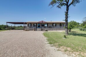 House (3 Bedrooms) | Front of property - Hunt, Fish, Unwind: Countryside Escape in Texas! (Hawley)