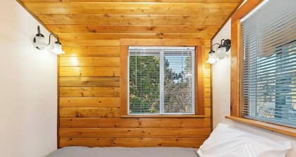 Tranquil 2-Bedroom Retreat