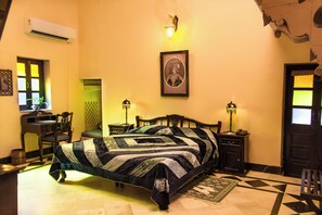 In-room safe, iron/ironing board, travel crib, bed sheets - Fort Chanwa  (Luni)