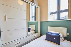 2 chambres, fer et planche à repasser, Wi-Fi, draps fournis