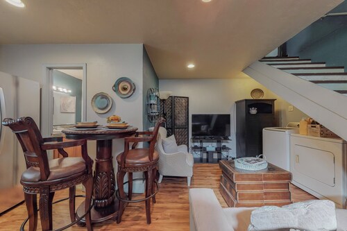 Casita Bella, near I-25/I-40,