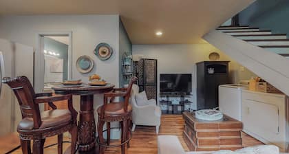 Casita Bella, near I-25/I-40,