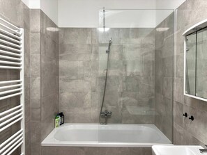 Apartment, 2 Bedrooms, City View | Bathroom