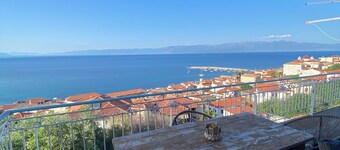 Panoramic sea view! An apartment with a breathtaking scenic of
Koroni village!