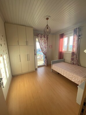 2 chambres, fer et planche à repasser, Wi-Fi, draps fournis