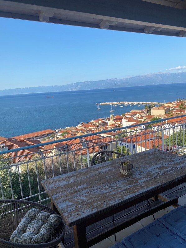 Outdoor dining - Panoramic sea view! An apartment with a breathtaking scenic of 
Koroni village! (Koroni)