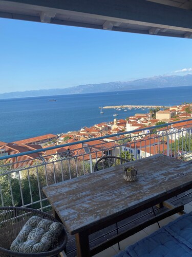 Panoramic sea view! An apartment with a breathtaking scenic of 
Koroni village!