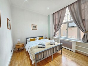 2 chambres, fer et planche à repasser, Wi-Fi gratuit, draps fournis