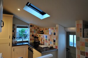 Private kitchen - 54 On the Rocks- characterful coastal cottage (Anstruther)