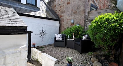 54 On the Rocks- characterful coastal cottage