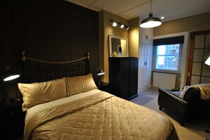 2 bedrooms, iron/ironing board, bed sheets