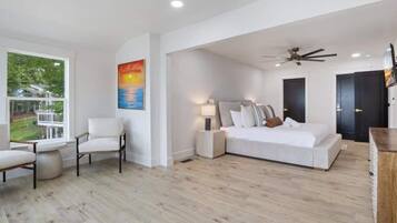 5 bedrooms, desk, iron/ironing board, travel crib