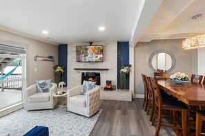 Unclassified image, 2 of 42, button