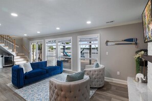 TV, fireplace, offices