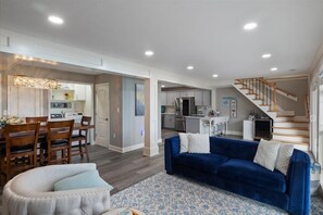 Unclassified image, 4 of 42, button