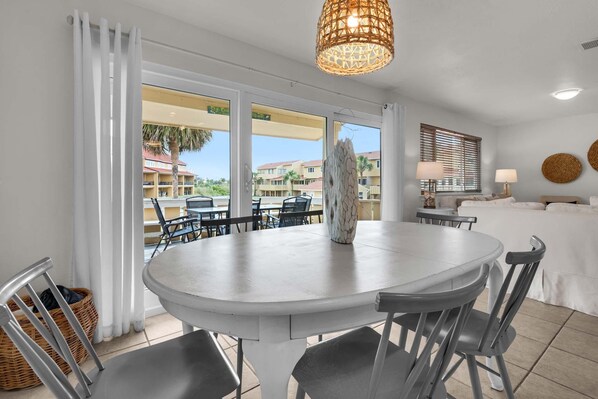 Condo, varias camas (Regency Cabanas D3) | Restaurantes