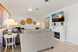 コンドミニアム ベッド (複数台) (Regency Cabanas D3) | リビング エリア