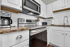 شقة - عدة أسرّة (Regency Cabanas D3) | مطبخ خاص | توابل، مصافٍ للقهوة/للشاي (قابلة للاستعمال مجددًا)