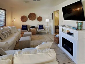 Condo, Multiple Beds (Regency Cabanas D3) | Living area