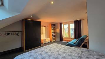 3 bedrooms, iron/ironing board, Internet, bed sheets