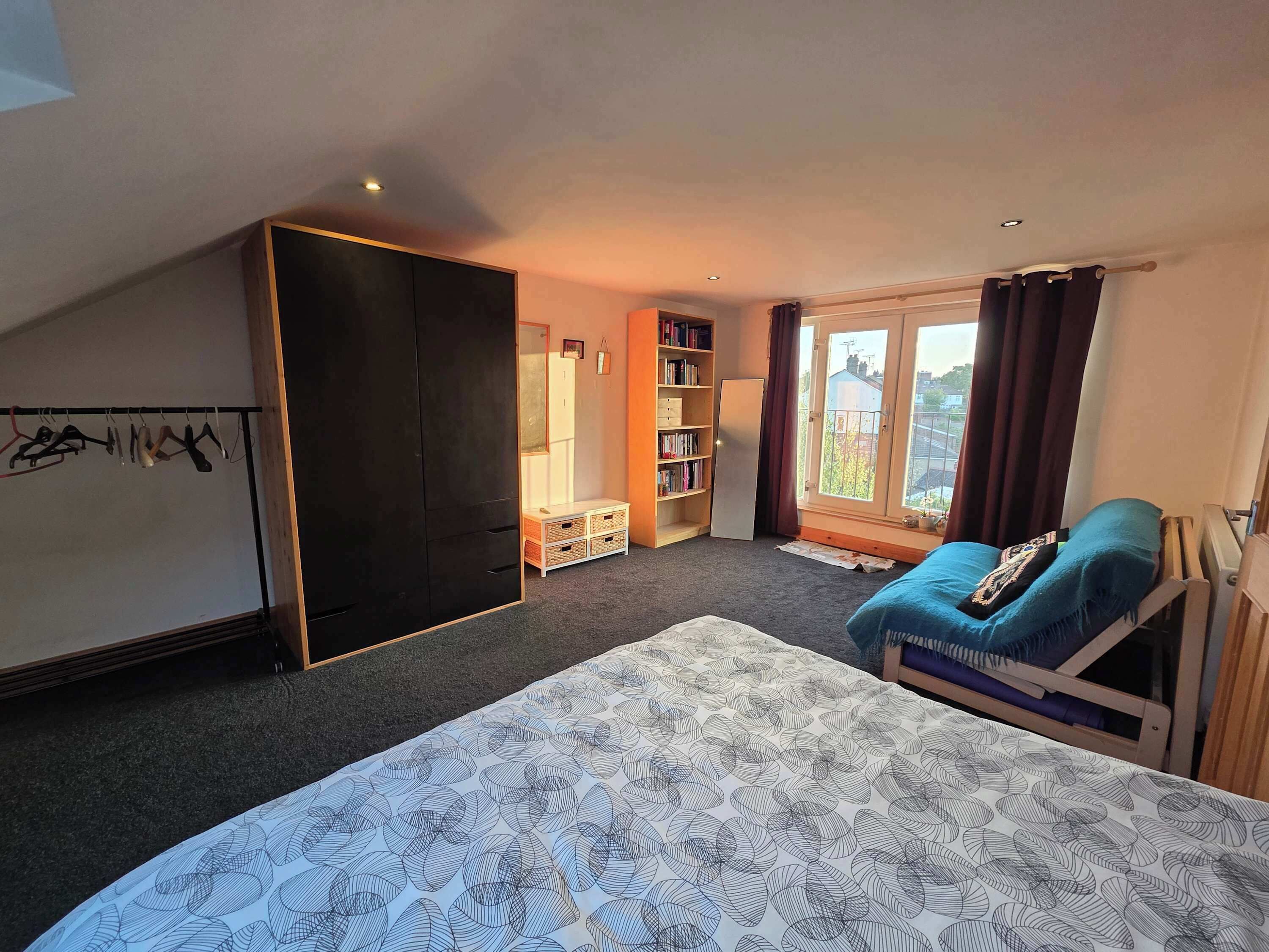 3 bedrooms, iron/ironing board, Internet, bed sheets