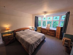 3 chambres, fer et planche à repasser, accès Internet, draps fournis
