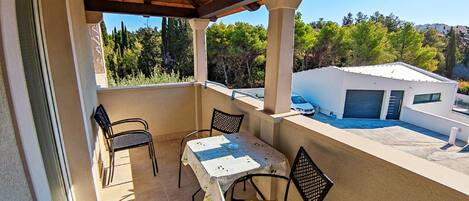 Apartment (One-Bedroom Apartment With Terrace (A) | Terrace/patio