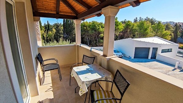 Apartment (One-Bedroom Apartment With Terrace (A) | Terrace/patio