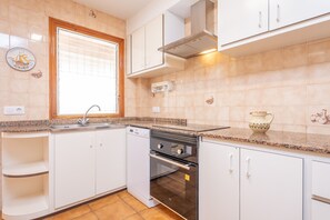 Fridge, microwave, dishwasher, coffee/tea maker