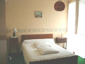 3 bedrooms, iron/ironing board