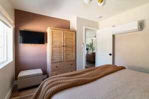 2 bedrooms, iron/ironing board, travel cot, free WiFi