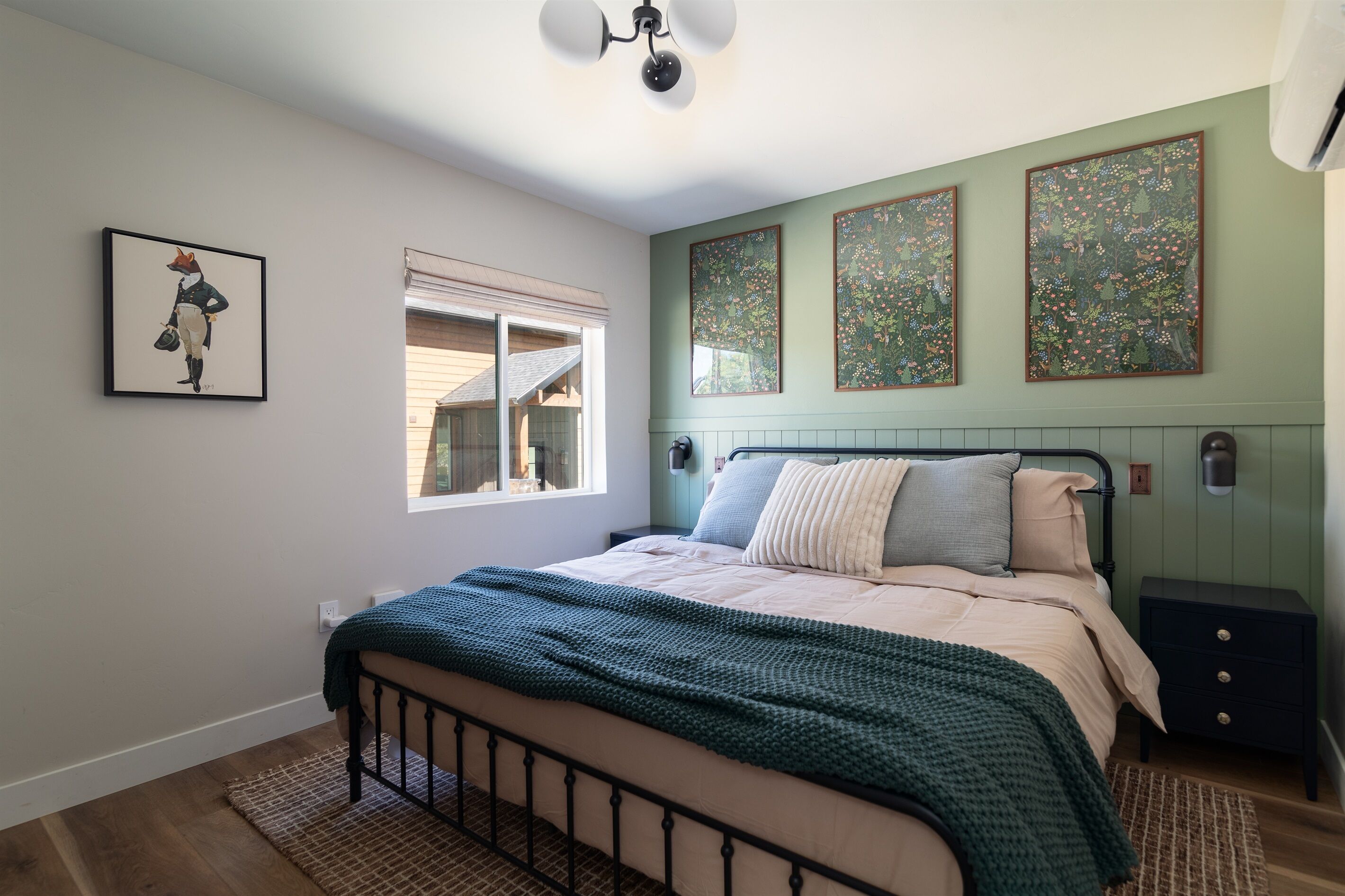 2 soverom, strykejern/-brett, reiseseng for barn og wi-fi (inkludert)