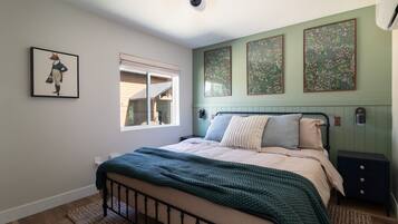 2 soverom, strykejern/-brett, reiseseng for barn og wi-fi (inkludert)