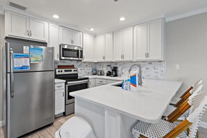 Fridge, microwave, oven, stovetop - 🌴BEACH FRONT- Chair Service-Capri by the Gulf 122 (Destin)