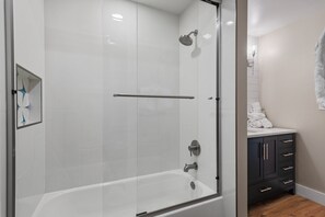 Douche, serviettes fournies