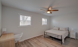 3 bedrooms, iron/ironing board, WiFi, bed sheets