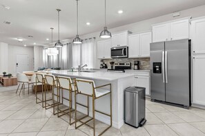 Micro-ondas, fogão, cooktop, lava-louças