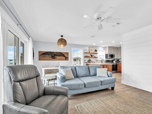 Smart TV, DVD player - 🐟30A-2 Pools-Beach Access-Snowbird Friendly-Tennis-Beachside Villas 1131 (Santa Rosa Beach)