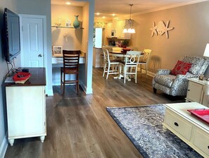 TV - ⭐100yds 2 Beach- Beach Service -2BR Gulf Winds East #33⭐ (Miramar Beach)