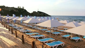 Playa privada, camas de playa gratuitas y traslado desde/hacia la playa