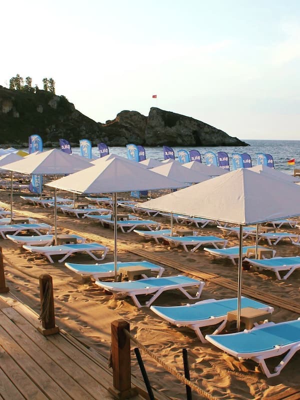 Privat strand, gratis strandcabanor och transport till/från stranden