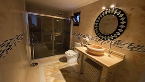 Senior Suite, Sea View | Bathroom