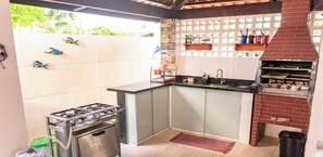 Fridge, microwave, oven, stovetop - Casa na Praia na Ponta da Ilha (Vera Cruz)