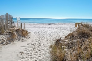 Platja a a prop