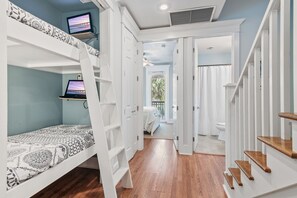 4 bedrooms, iron/ironing board, free WiFi, bed sheets