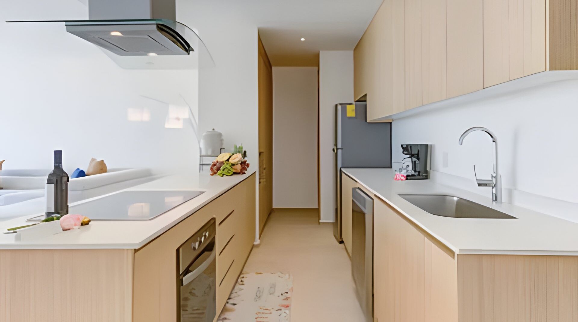 Kühlschrank, Mikrowelle, Kochgeschirr/Geschirr/Besteck